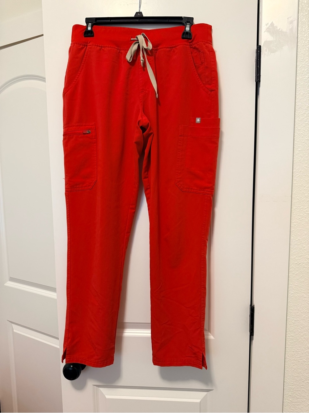 Figs Women's Scrub Top and Pants in Vibrant Hibiscus. Small top med pants - Picture 3 of 15